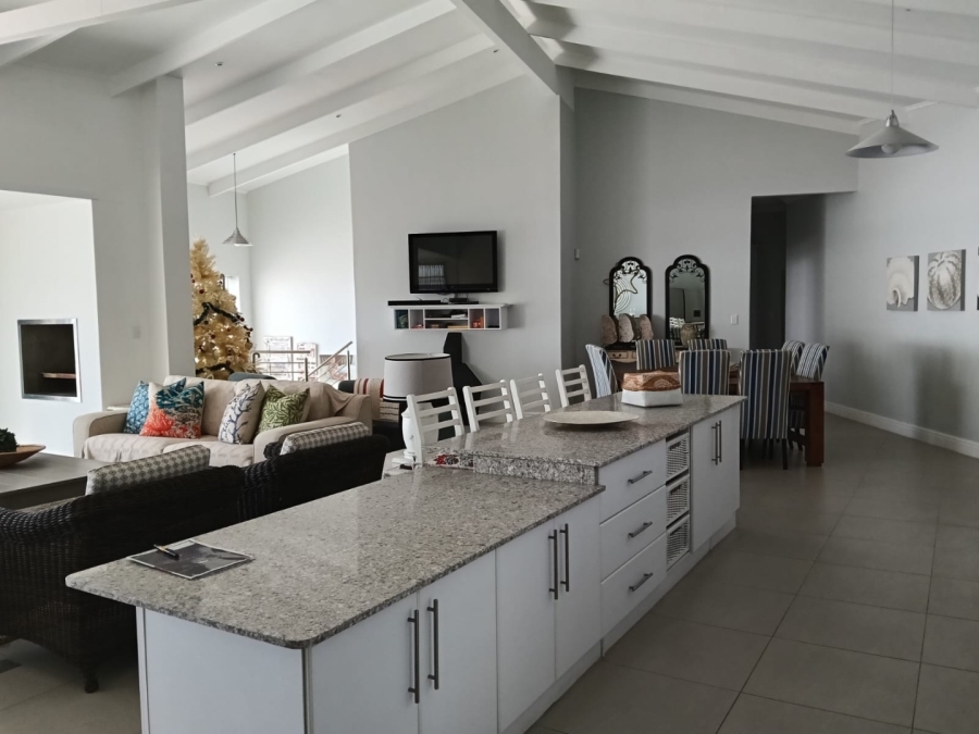 6 Bedroom Property for Sale in Wavecrest Eastern Cape